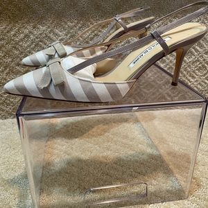 Manolo Blahnik 39 1/2. Great used condition.